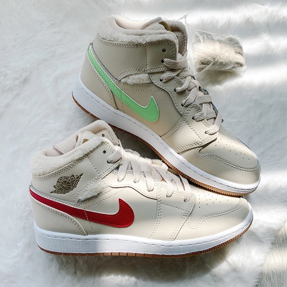 Nike sherpa air jordan 1 mid sneakers - Picture 3 of 5